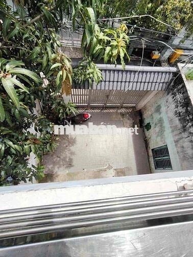 Cho thuê nhà nguyên căn 4PN gần DH SPKT