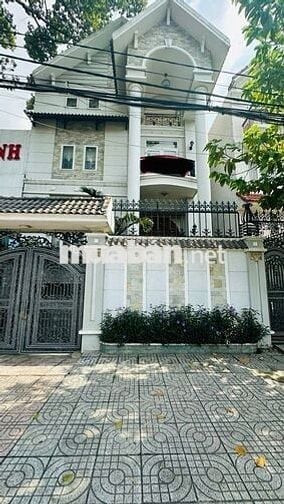 Cho thuê biệt thự hầm 3,5 lầu, 4PN, 5WC, giá chỉ 90tr khu Tên Lửa