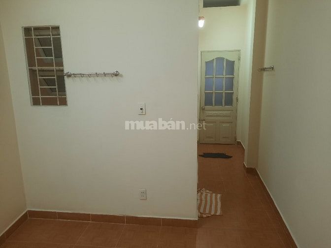 Phòng cho 1 Nữ đi làm thuê trên hẻm rộng 6 m, thuộc quận Phú Nhuận.