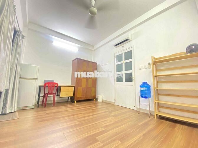 Phòng ban công, lối đi riêng, gần CV Làng Hoa, chợ Thạch Đà
