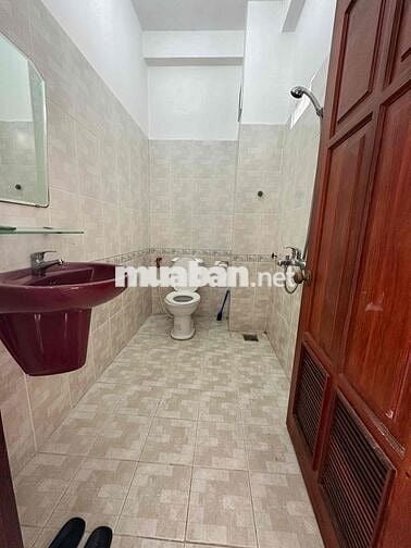 phòng 24m2 cửa sổ trực tiếp máy lạnh !!!