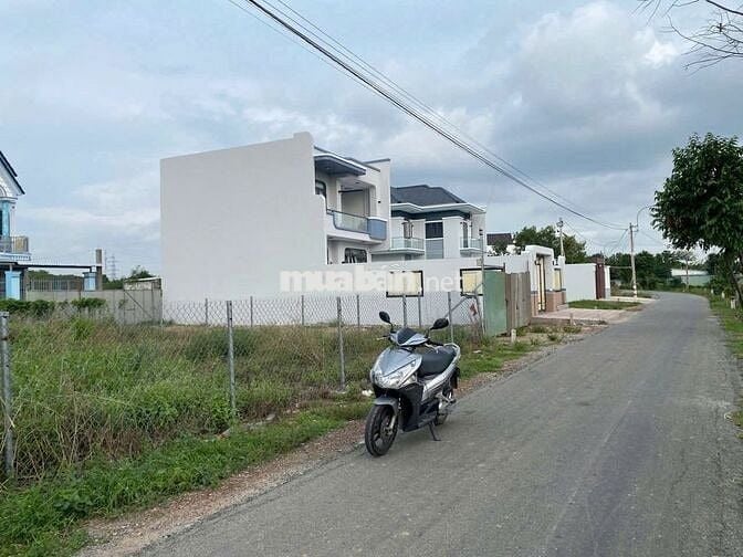 chủ gửi bán lô đất DT 148m2(4,7x32m2 ) tại phước Lâm,giá 765 triệu SHR