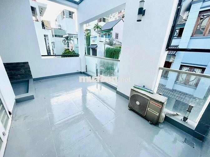 Cho thuê nhà mới đẹp 666B Đường 3/2, phường 10, quận 10.