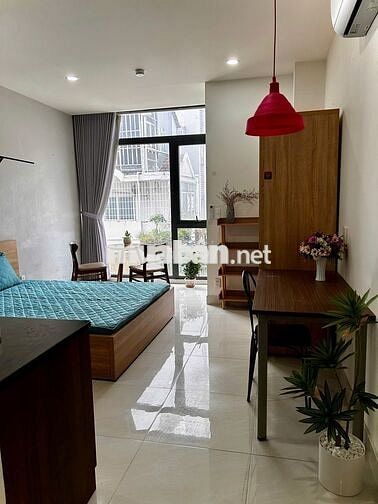 CHDV full NT gần Ngã 4 Hàng Xanh, balcon như khách sạn