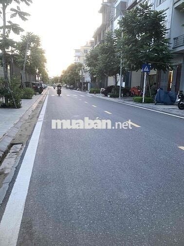 nhà nguyên căn 5 tầng mặt đường 17,5m cạnh Khai Sơn Hill