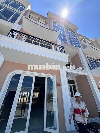 CỰc rẻ! Nhà 4Tx32m2, ôtô đỗ cửa, gần dự án Vingroup Thanh Oai