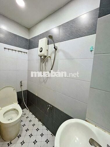 Nhà Nguyên Căn 3 lầu 3 PN 3WC Nơ trang Long