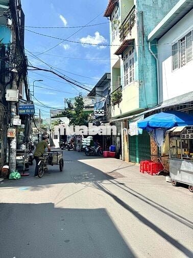 BÁN ĐẤT TẶNG NHÀ. GẦN HVCB 109M2 (6x18 VUÔNG). LÔ GÓC 3 MẶT. HXH THÔNG