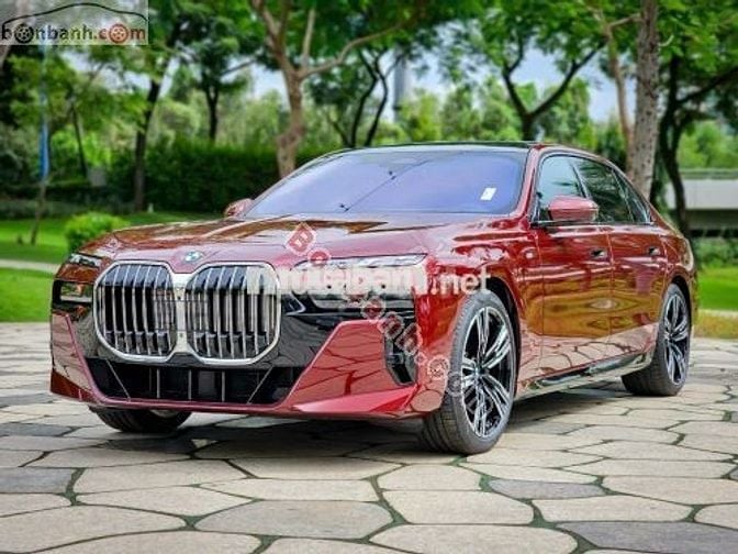 BMW 7 Series 735i 2025