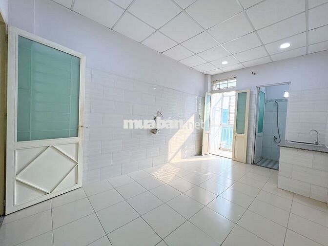NGAY ĐẠI HỌC NGÂN HÀNG - PHÒNG TRỌ AN NINH, BẢO VỆ 24/24
