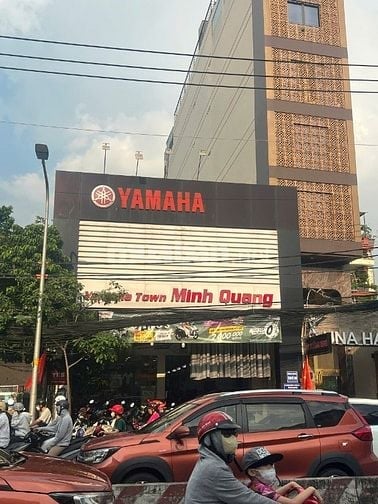 mặt tiền Huỳnh Tấn Phát, đoạn nằm giữa KCX và đường Bùi Văn Ba