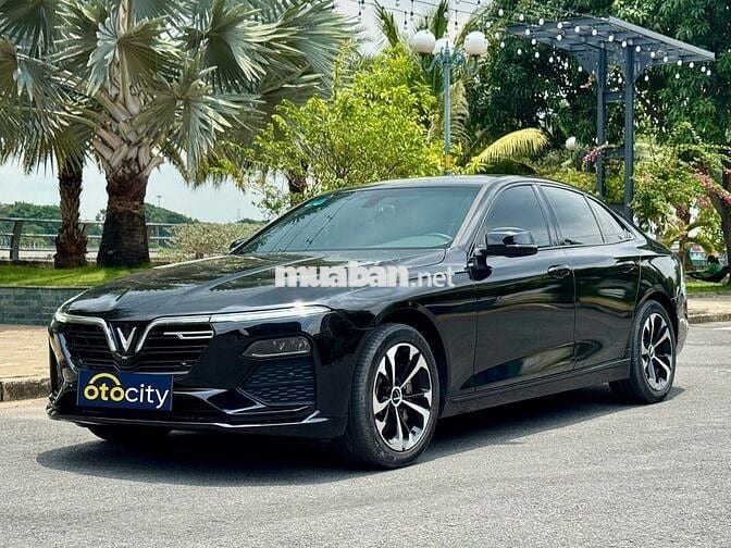 Vinfast Lux A Base 2022 - Màu đen - 2vkm