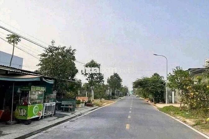 Ông chú chuẩn bị định cư nước ngoài cần bán  để lại giá rẻ , kế bên