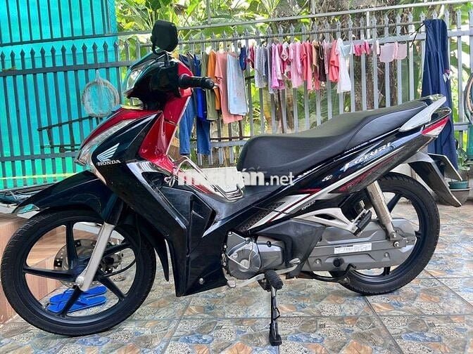 Xe ít đi chỉ trùm mền ở nhà