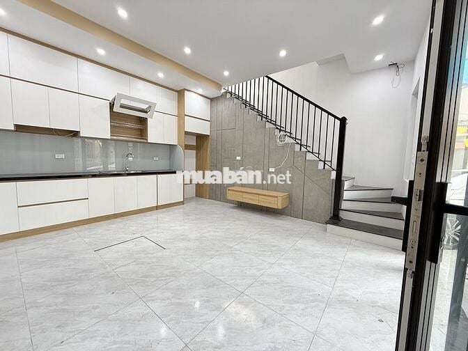 CHÍNH CHỦ BÁN NHÀ MỚI XÂY Ô TÔ ĐỖ CỬA, CHỜ THANG MÁY, GẦN VÀNH ĐAI 3.5