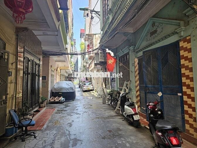 Cho thuê nhà nguyên căn 40m2 x 4 tầng mặt phố