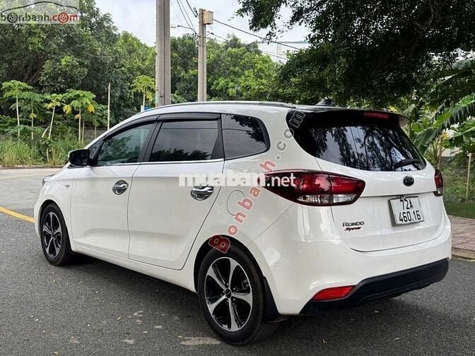 Kia Rondo 7 chỗ – rộng rãi, khỏe khoắn