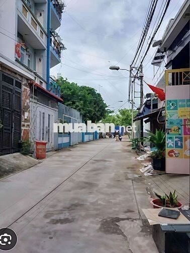 Nhà giá rẻ 3PN 2WC có ban công_Hẻm xe tải