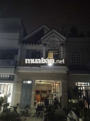 Nhà một lầu một trệt gồm 3 phòng ngủ thân xe hơi tại Bình Chuẩn