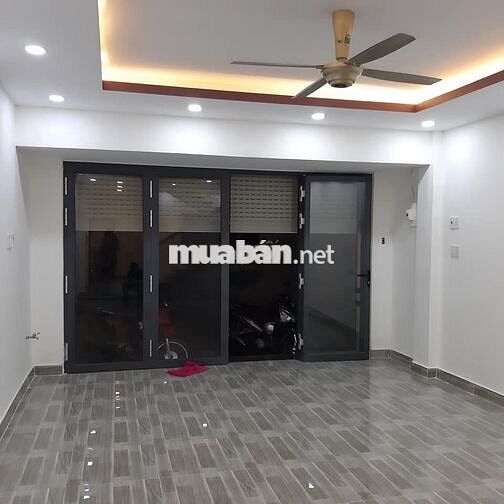 NHÀ CẤP 4 MẶT TIỀN PHẠM VĂN ĐỒNG, 90M² NGANG 4,5M NỞ HẬU - 15 TR/THÁNG