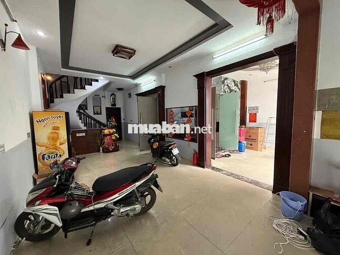 CẦN BÁN KHÁCH SẠN DÒNG TIỀN TỐT QUẬN TÂN PHÚ - 4 TẦNG - 16 PHÒNG