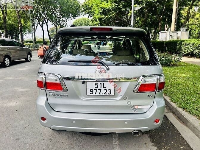 Toyota Fortuner 2.7V 4x4 AT 2009 màu bạc