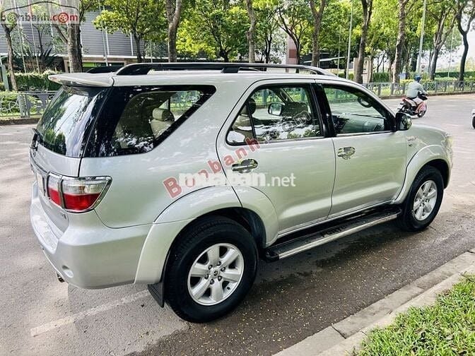 Toyota Fortuner 2009 – Máy xăng, số tự động