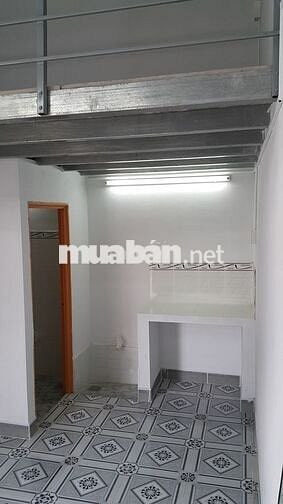 Phòng trọ bình dân 12 m2 có gác lửng, cách chợ Vườn Lài 150m
