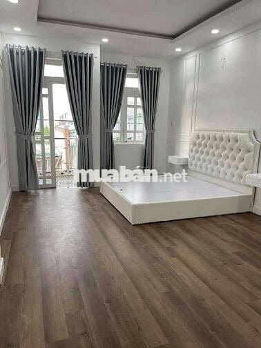 Phòng Ban công lầu 1 full nội thất