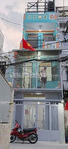 Nhà 1 tr+ 2 lầu+  gác lửng+  sân thượng 4 pn ,4 wc hẻm thoáng rông đẹp