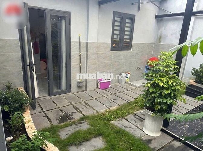 Căn nhà ở  Thị Trấn Hóc Môn một trăm sáu mươi bảy mét vuông1ti050 triệ