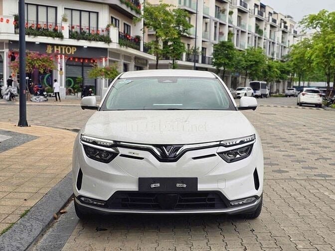 VinFast VF8 2024 Eco Mua Pin CATL - 10000 km