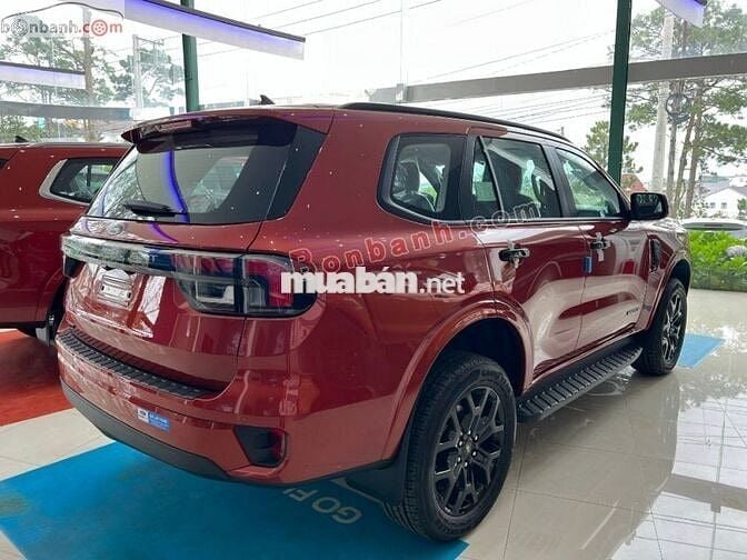 Ford Everest Sport 2.0L 4x2 AT 2025 giao ngay