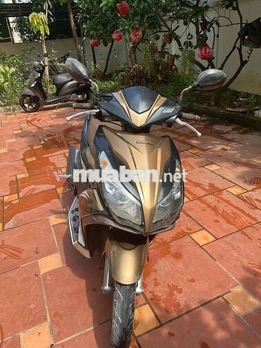 Honda Air Blade 125, màu nâu vàng đen