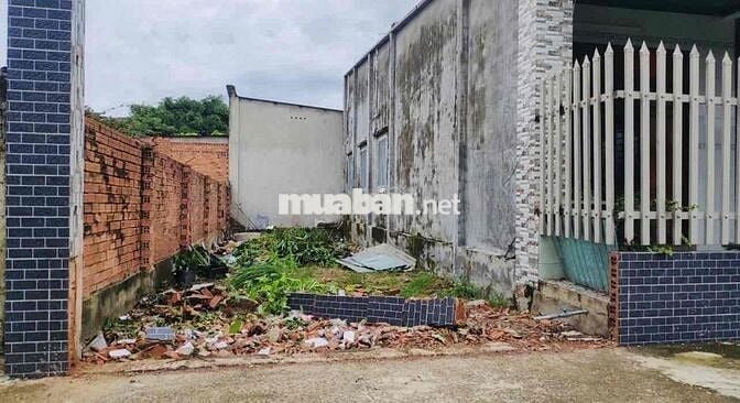 Đất ngộp ra QL22 đúng 200m ngang 4m dài 17m, full thổ SHR 450 triệu th