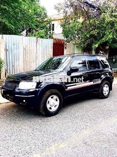 Ford Escape số sàn 2.0L 4 máy ít hao xăng