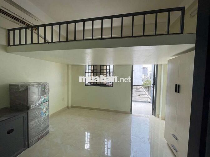 Phòng trọ ban công siêu to gần ngã 4 hàng xanh