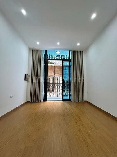 Bán nhà Vũ Tông Phan, gần phố, 60m, 5 tầng, 4,5m MT, giá 14 tỷ 