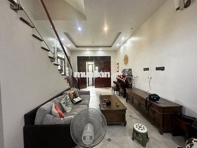 Vợ chồng anh Đức  bán nhà 38m,5t tại Bế Văn Đàn,HĐ,ô tô đỗ cửa chỉ 8t