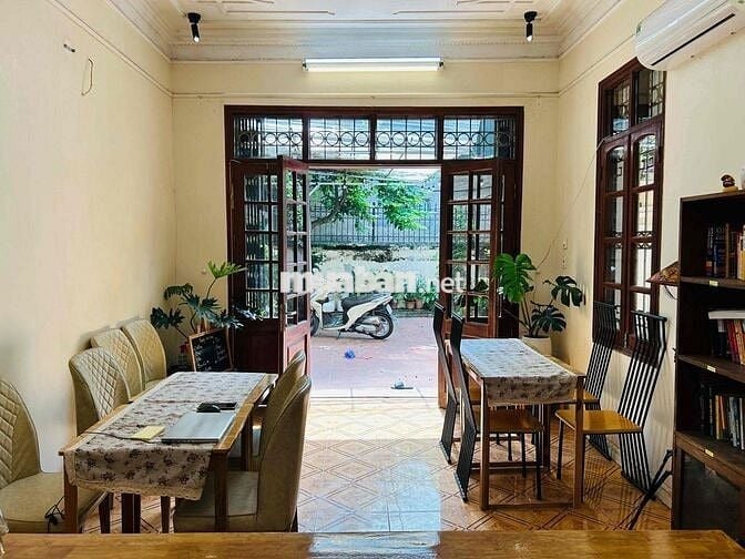 văn phòng, lớp học có máy pha cà phê