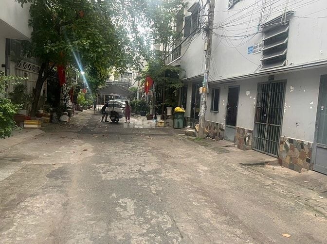 Cần bán Nhà đường Gò Dầu : 4 x 10 M  Đúc 1 lầu . Hẻm 7 M khu VIP