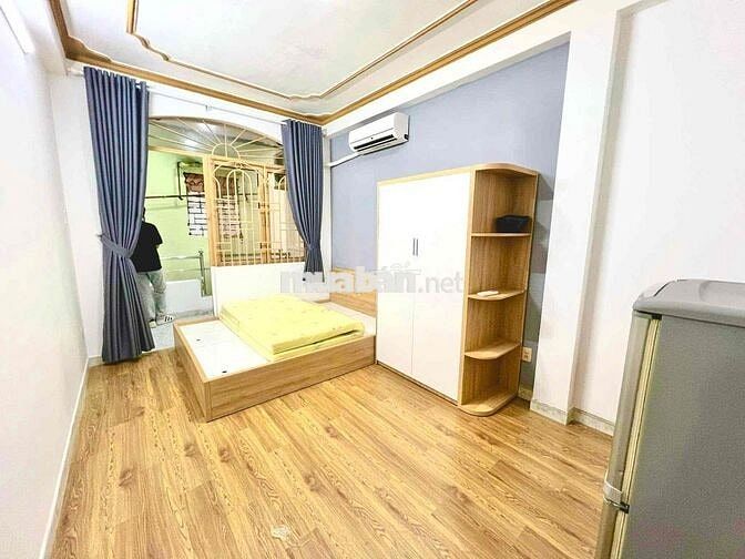 CHO THUÊ PHÒNG BAN CÔNG LỚN FULL NỘI THẤT GẦN VĂN LANG CƠ SỞ 1 GIÁ RẺ