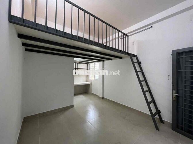 Duplex Gần Hàng Xanh, Xô Viết, Hẻm 451, Free Xe, Máy Giặt Chung, Thấp
