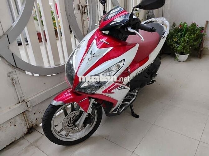 Cần bán xe Air Blade đời 2013 như hình chụp: