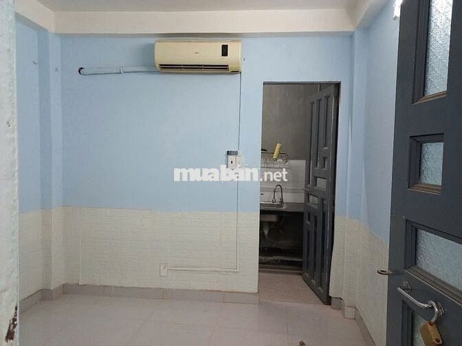 Phòng như hình ngay chợ Bà Chiểu có máy lạnh bếp WC riêng trong phòng