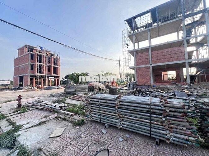 Đất Ngộp kdc thị trấn Đức Hoà 5x17m đường nhựa giá 999tr