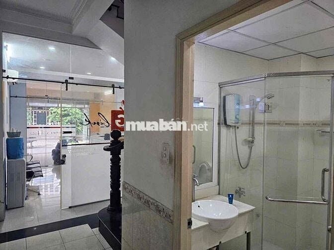 NHÀ MỚI SƠN SỬA , 5PN, SẴN 2 MÁY LẠNH. PHÙ HỢP Ở KINH DOANH VĂN PHÒNG