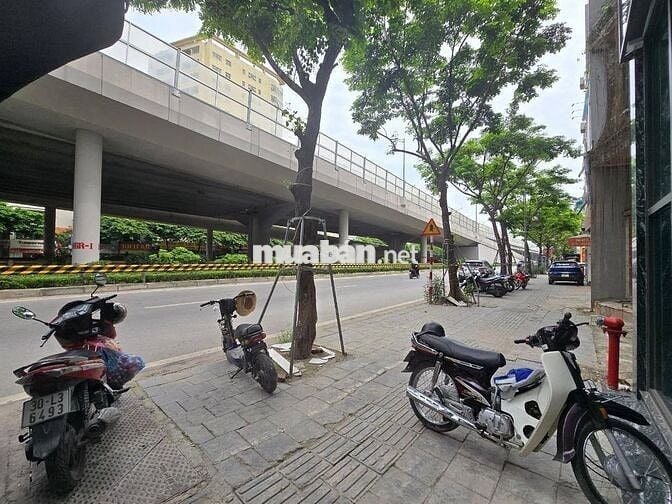 SIÊU PHẨM MẶT PHỐ PHẠM VĂN ĐỒNG 35M-8 TÂNG-THANG MÁY-MT 6,4M-VỈA HÈ-KD