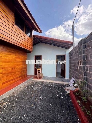 Cho thuê nhà vườn 1000m2 cách ngã 6 chỉ 5km