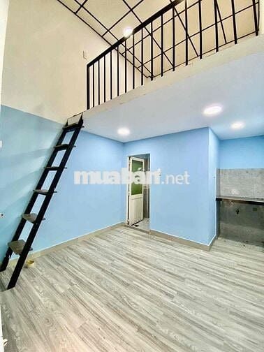 Phòng gác đẹp có cửa sổ, máy lạnh, sạch sẽ_Đối diện lotter mart Nguyễn